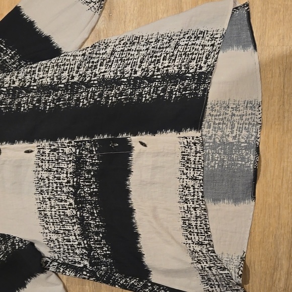 Habitat Button Down Abstract Oversized Top Sz L - Picture 3 of 9